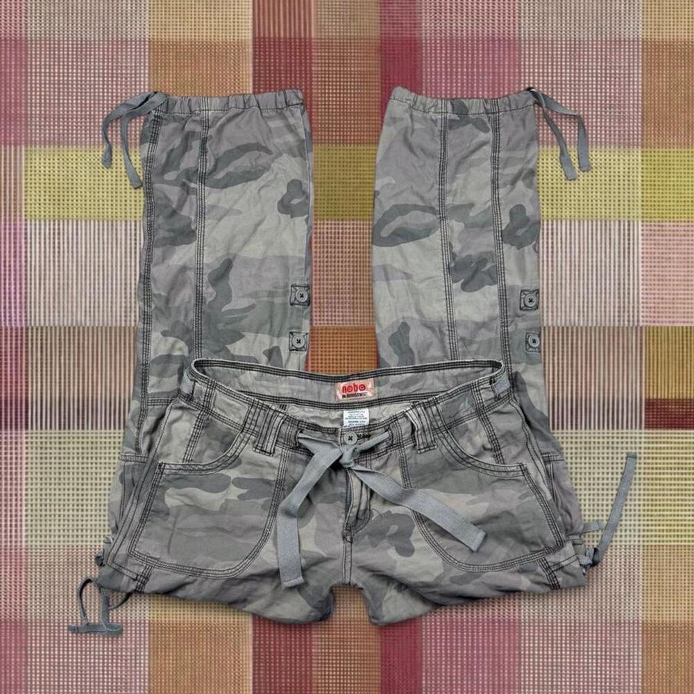 Vintage 2000’s No Boundaries Camo Pants